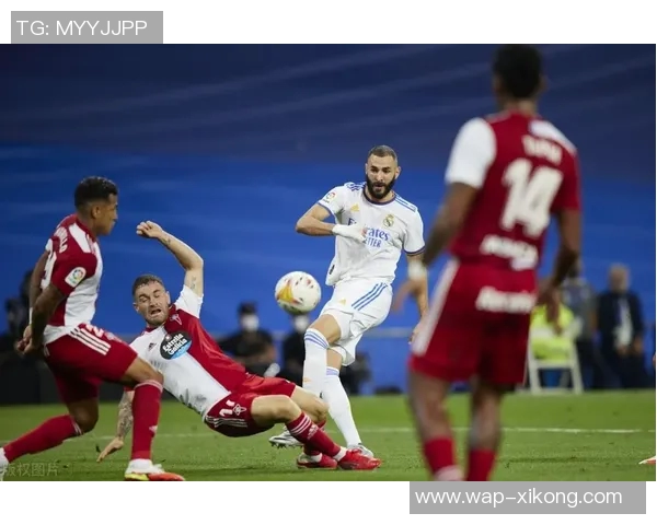 维尼修斯点球让姆巴佩错失帽子戏法他选择沉默应对争议