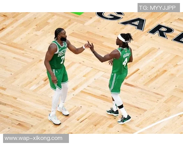 杰伦布朗引领绿军逆袭表现超东契奇应当入选一阵