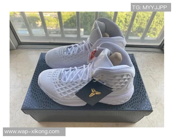 今年全明星盛典科比新鞋亮相Kobe3LowProtro首次发售引发热议